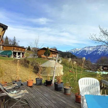 Einzigartige Holzhuette Mit Bergpanorama 度假居